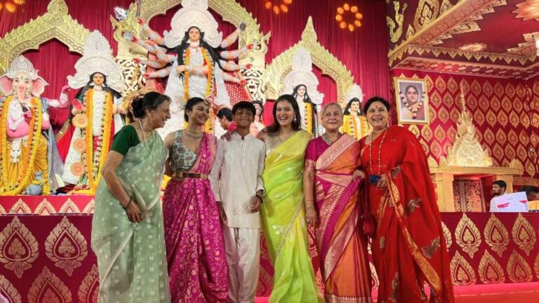 Bollywood-Celebrities-Durga-Puja-pandal-2