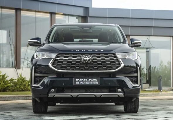 Toyota Innova HyCross