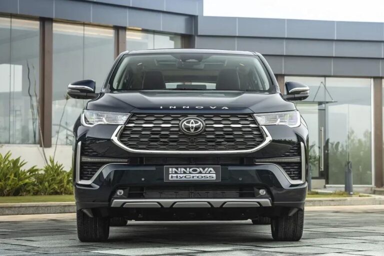 Toyota Innova HyCross